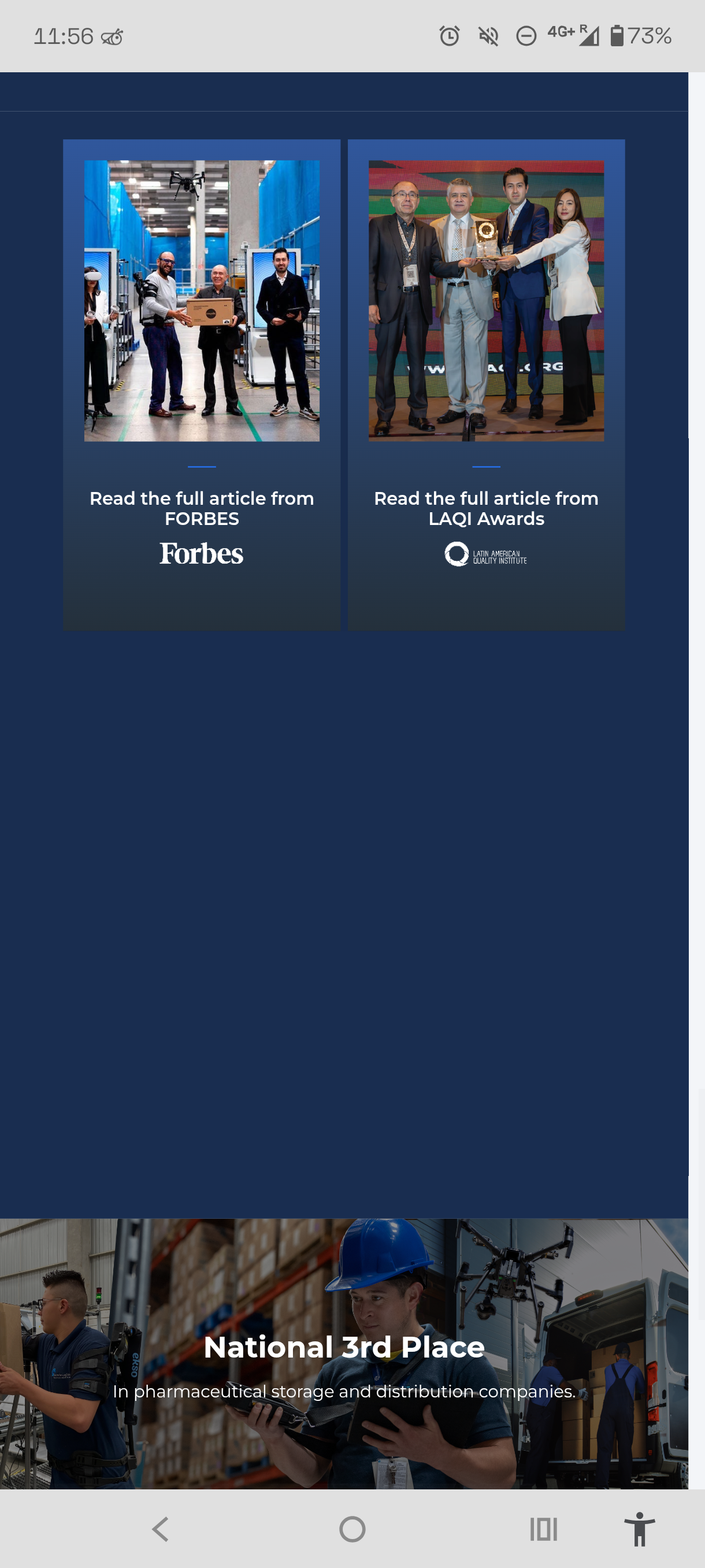 Bloques de prensa de Forbes y LAQI Awards con el banner de distinción de tercer lugar nacional